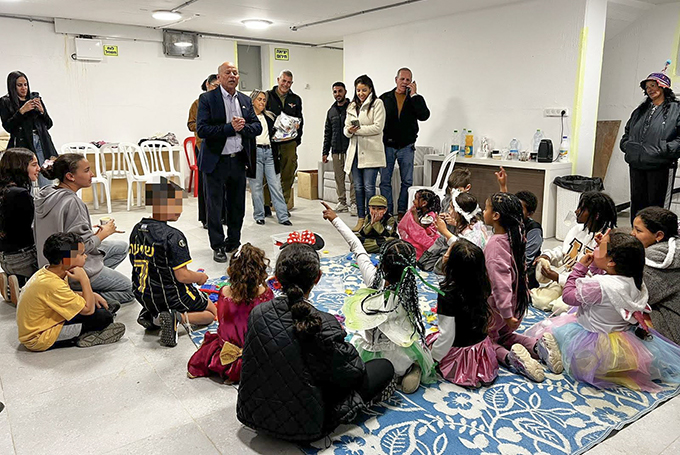 עפולה: חוגגים פורים במקלטים